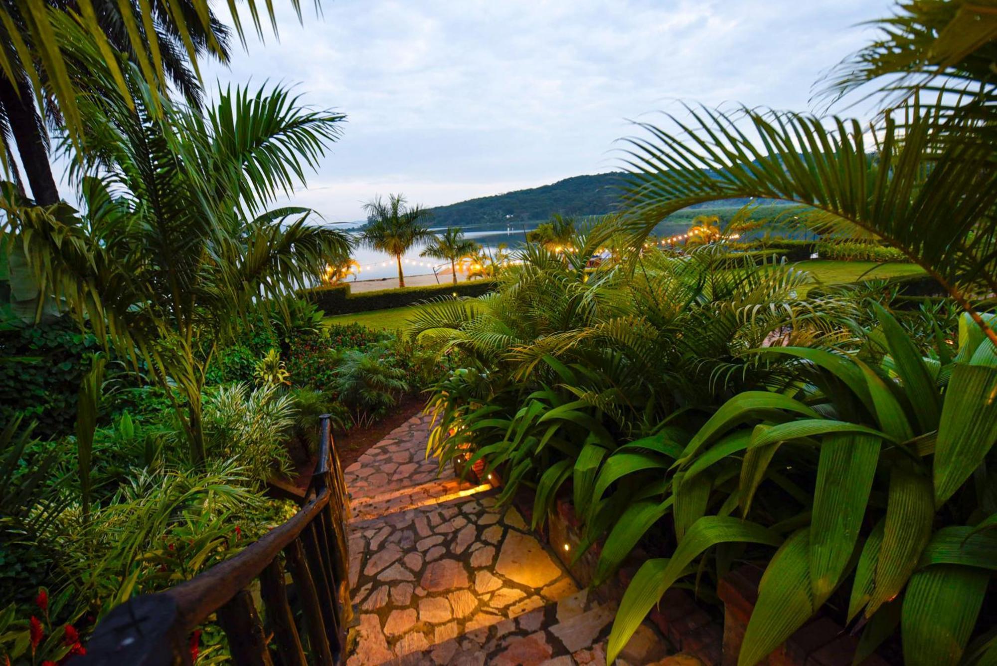 Divine Resort & Spa Кампала Экстерьер фото